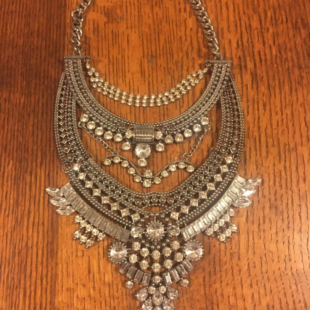 Beautiful Bib Statement Necklace! - Picture 4 of 8